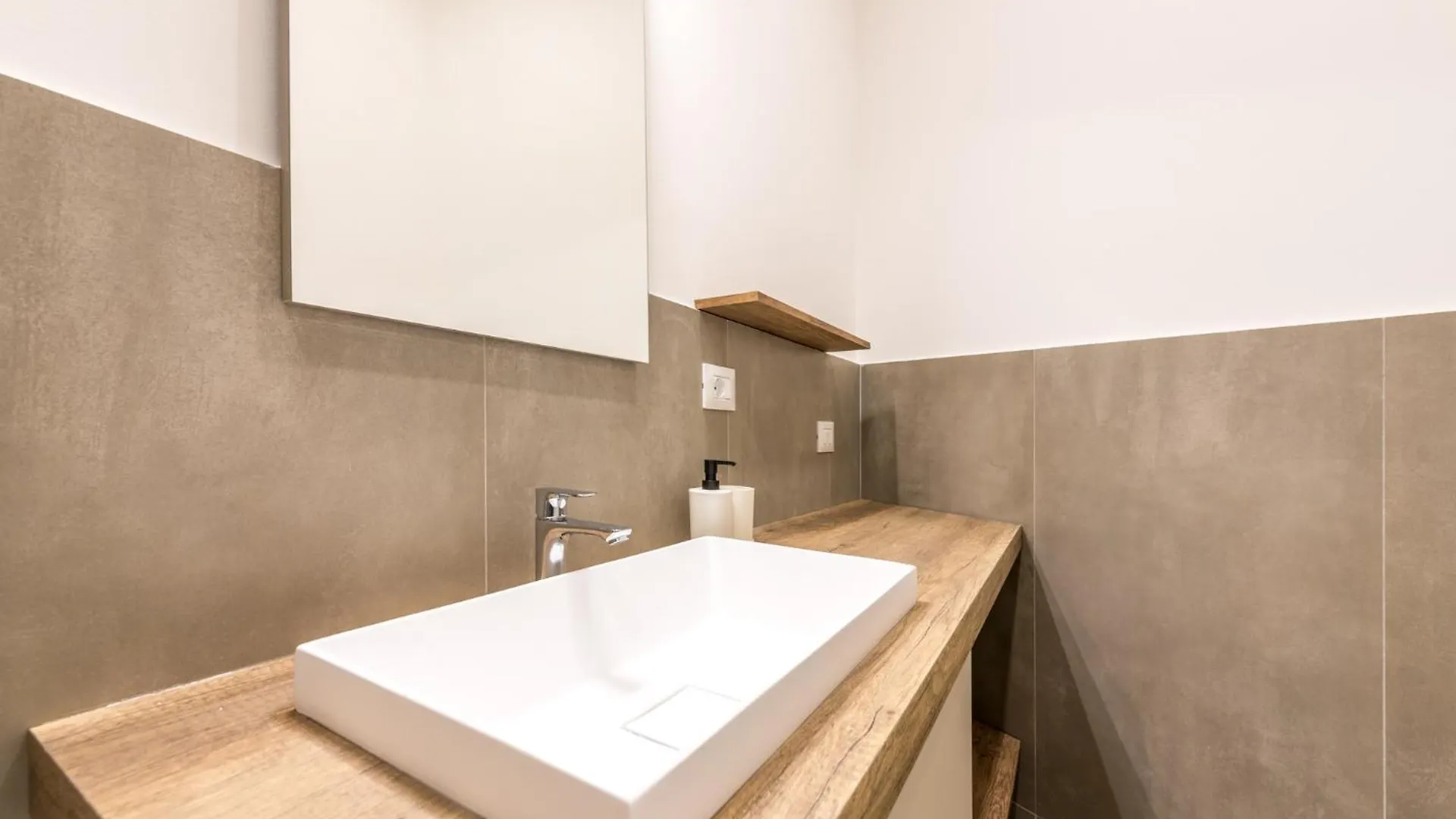 Guest Planet - Fondazione Prada'S Two Rooms Suite Milánó Apartman